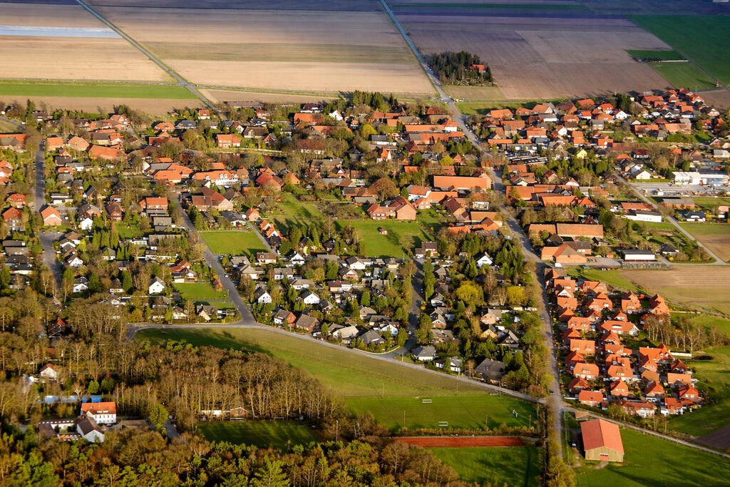 Luftbildaufnahme des Ortsteils Hämelerwald in Lehrte – gewachsenes Wohngebiet mit Grünflächen und guter Infrastruktur, verkehrsgünstig zwischen Hannover und Peine gelegen